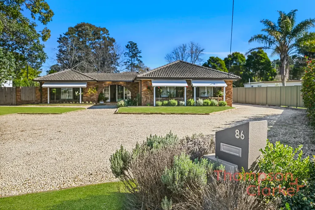 Bolwarra 6房  Beautifully Updated 6-Bedroom Bolwarra Family Home with Pool, Shed & Stunning Gardens