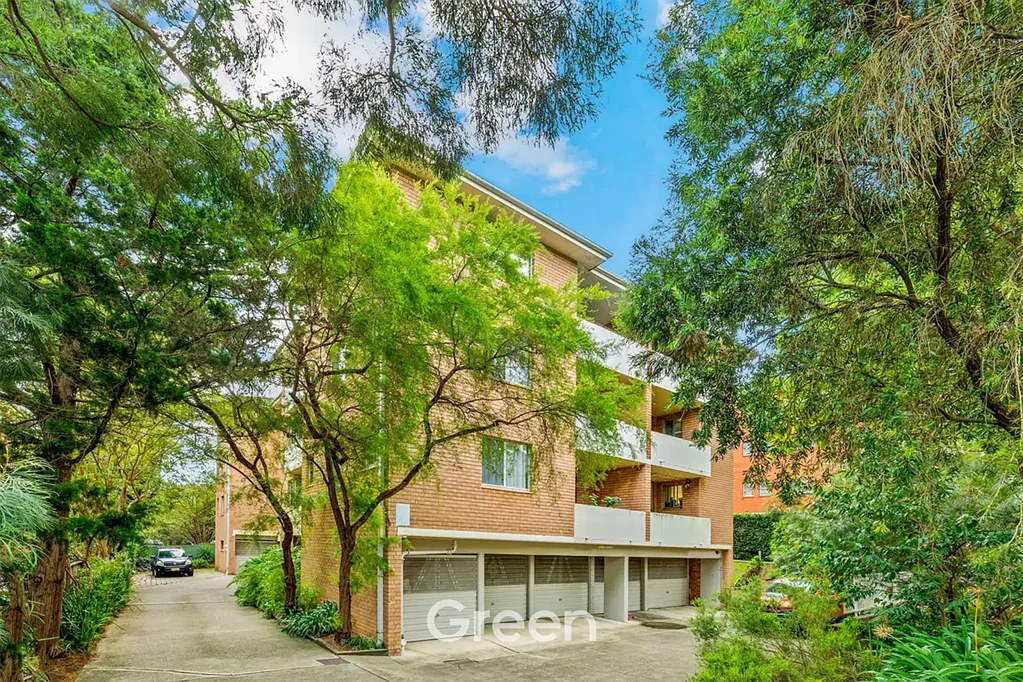 Top Floor Convenience in the Heart of West Ryde!