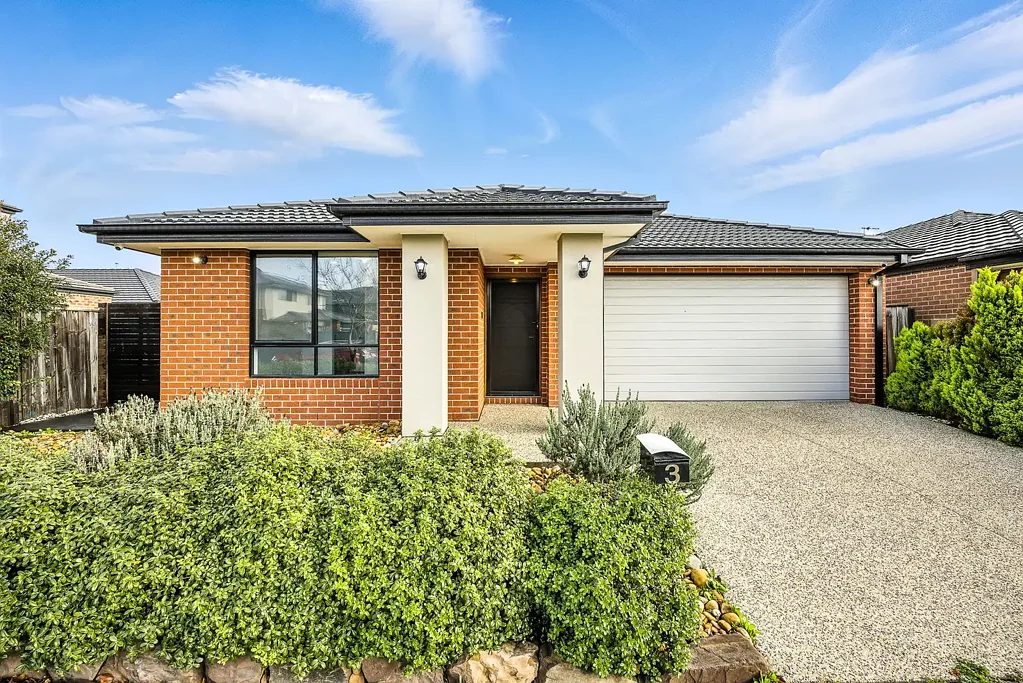 Modern Family Living in Prime Clyde North Location