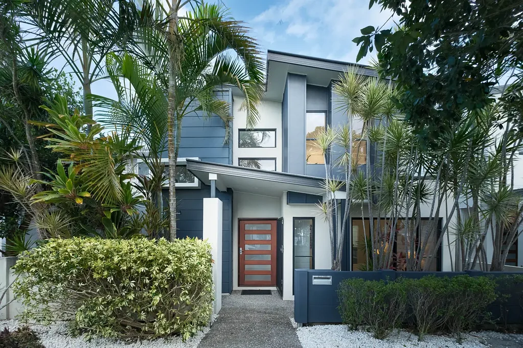 Maroochydore 3 Slaapkamer Light-Filled Living with a Ground Floor Master