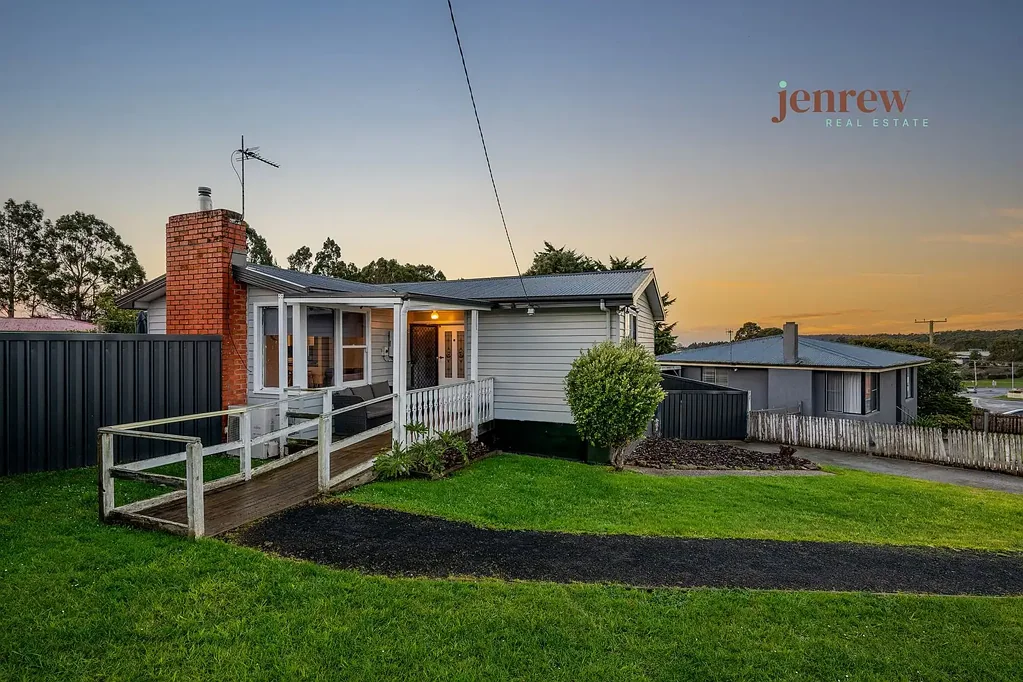 Upper Burnie 4房  A flowing 4 bedroooms and 2 bathrooms!