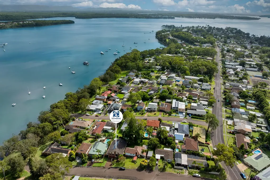 Mannering Park 4غرفة نوم Peaceful Water Views & Dual Income Potential