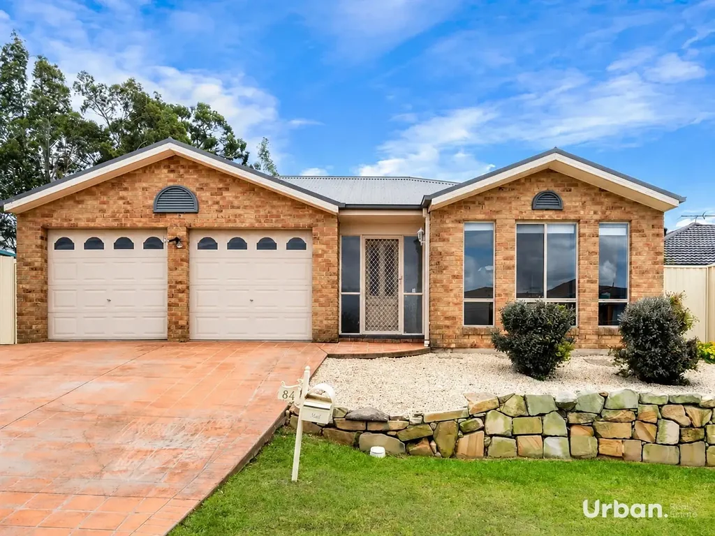 Cessnock 4कमरा UPDATED FAMILY LIVING IN THE PRESTIGOUS VINEYARD GROVE ESTATE