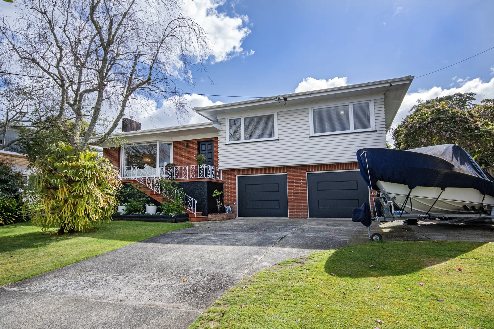 Te Kamo 3 Bedroom Family Living with Poolside Lifestyle