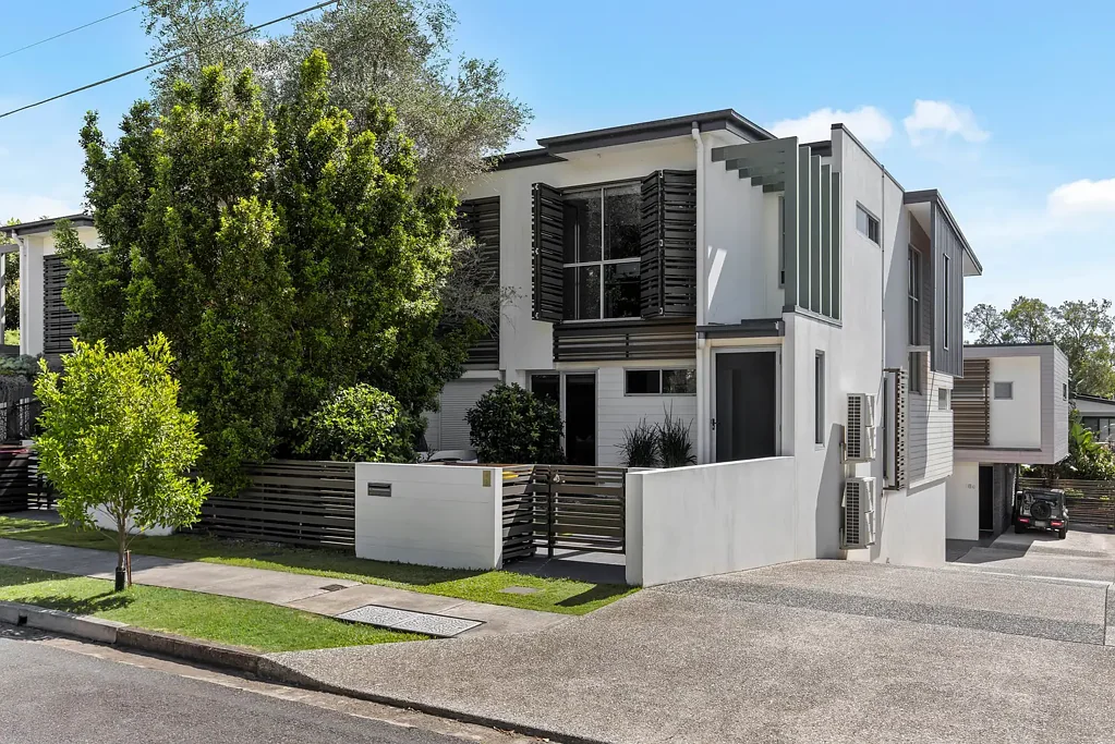 Balmoral 3침실 Beautiful freehold townhome in prestigious Balmoral enclave