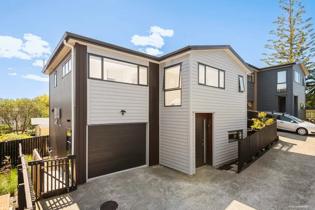 Lynfield 4房 都市绿洲！独享Wattle Bay Reserve宁静，尊贵生活从此开始！ Exquisite Home Offering Polished Elegance