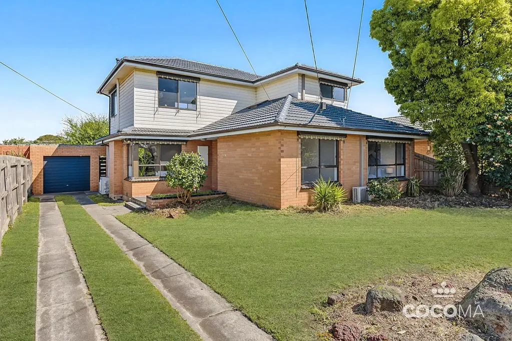 Noble Park 4બેડરૂમ Light-filled, open-plan living with single garage and drive through access