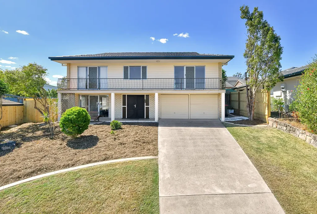 Jamboree Heights 3房 首次上市 - 位于安静死胡同内的家庭高架住宅！ First time on the Market - Family Highset in Quiet Cul-de-sac Location !