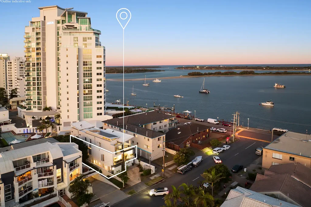Labrador 3房  Luxurious Duplex Boasting Broadwater Views