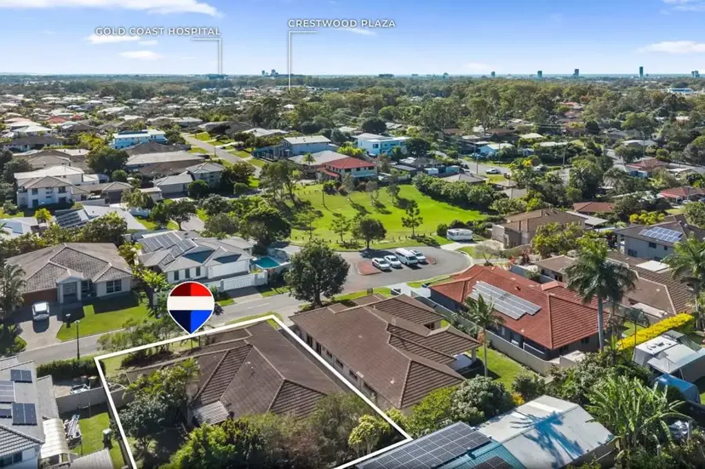 Molendinar 4 Slaapkamer EXPANSIVE FAMILY HOME - LEVEL 692M2 BLOCK CLOSE TO GRIFFITH UNIVERSITY, HOSPITALS & G-LINK LIGHT RAIL.