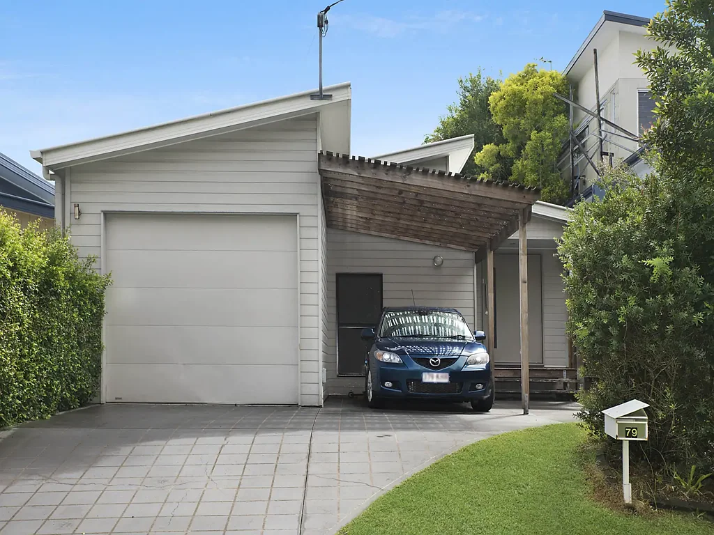 Family Home located in sought after Moffat Beach!