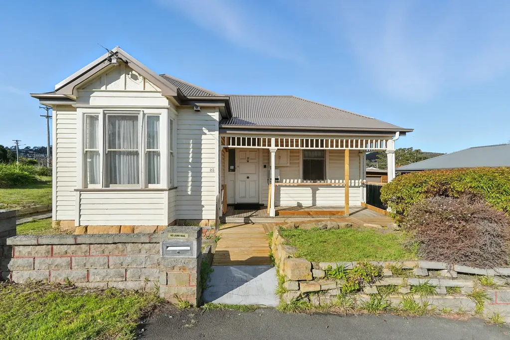 Lindisfarne 4બેડરૂમ Charming Lindisfarne Living with Endless Potential