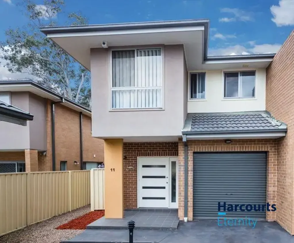 Spacious & Modern Townhouse Living in the Heart of Toongabbie!