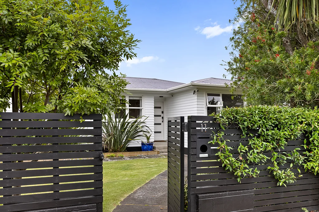11 Brennan Avenue, Te Atatu Peninsula, Auckland City, Auckland