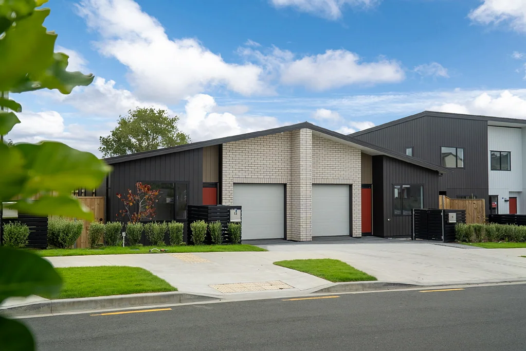 Flat Bush 3房  Rare Opportunity - Single Level Living
