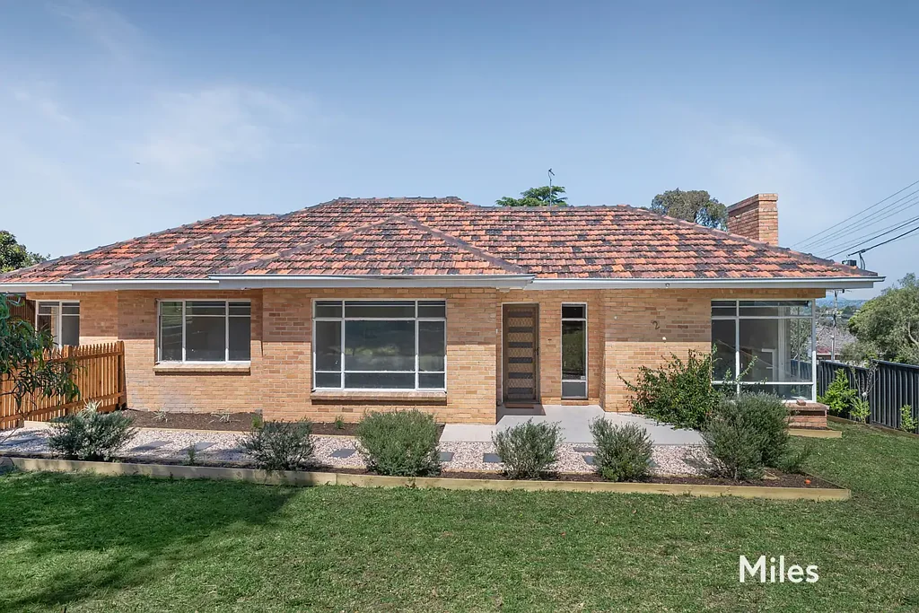 Macleod 3कमरा Mid-Century Classic with Stunning Ranges Views