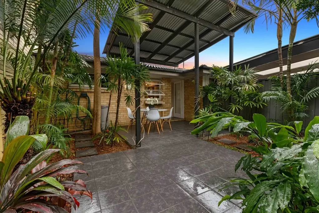 Tranquil and Leafy in Prime Location with Water Included!
