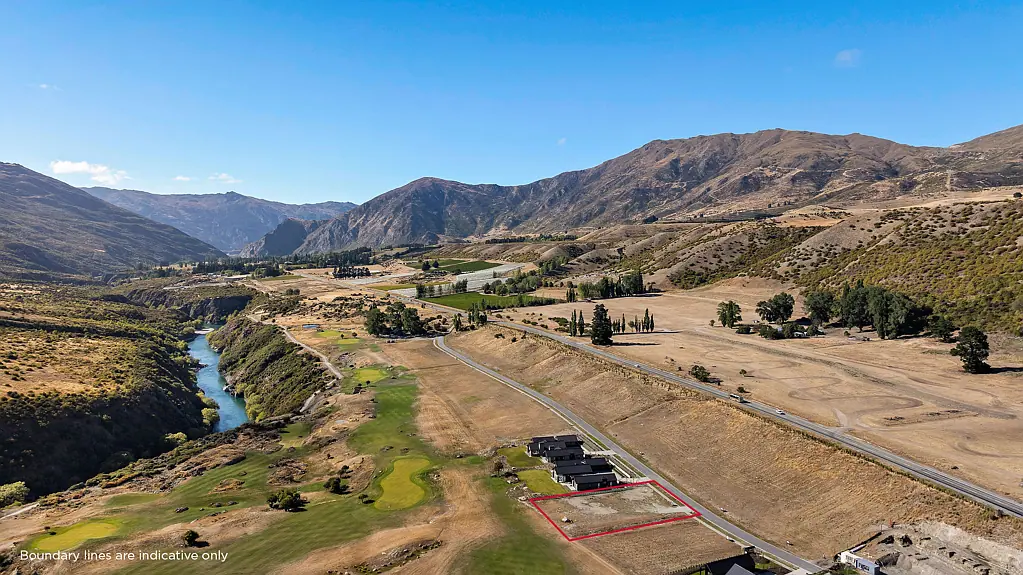 Gibbston Live and build on a Golf course in The Reserve