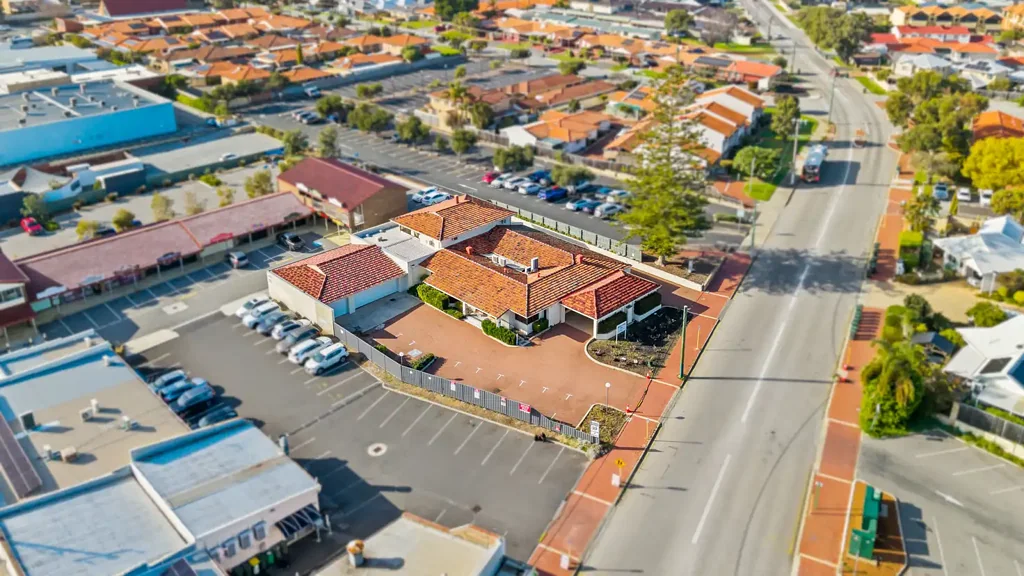 Mandurah 2房  Landmark Mandurah holding with scale and serious future potential.
