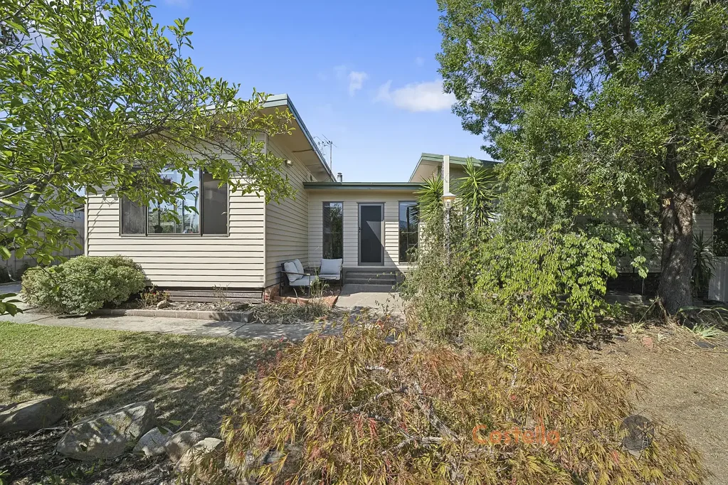 Corryong 5ਬੈੱਡਰੂਮ Charming 5-Bedroom Family Home on Expansive Block in Quiet Location – 165 Harris Street, Corryong