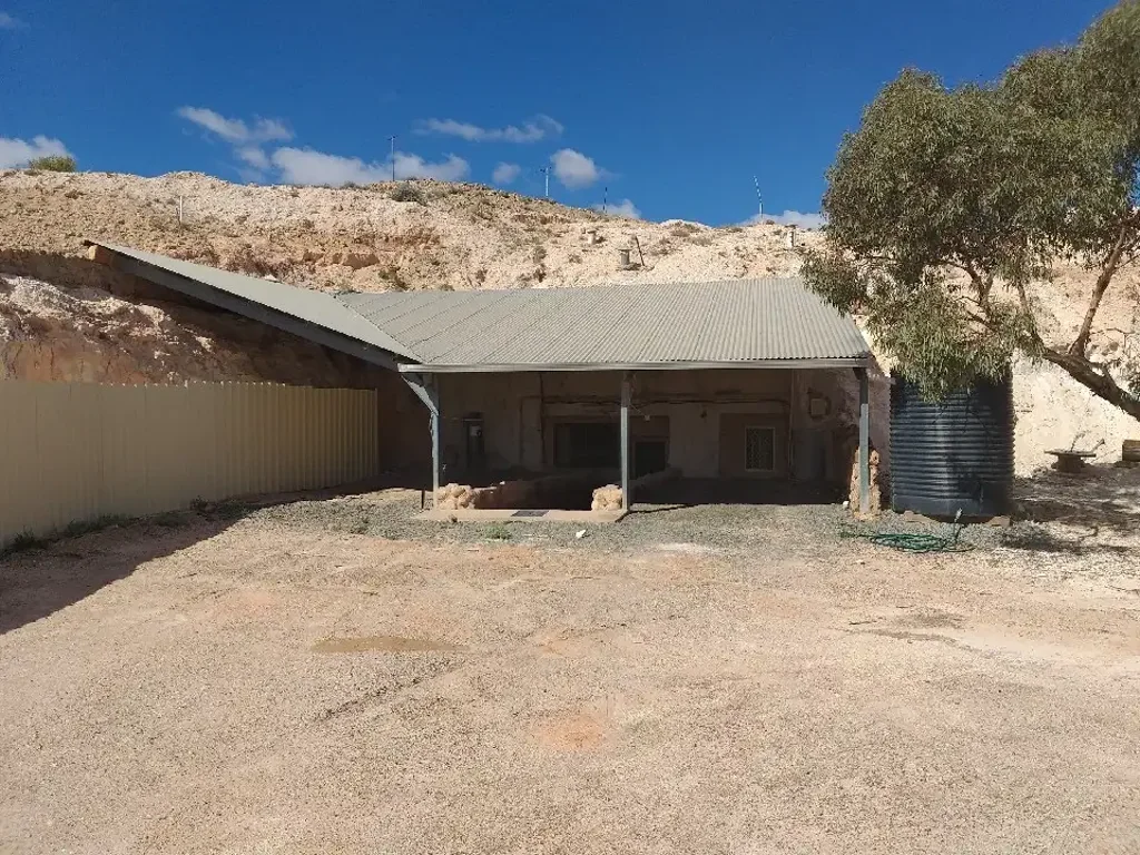 Escape the Heat - 2 Bedroom Dugout