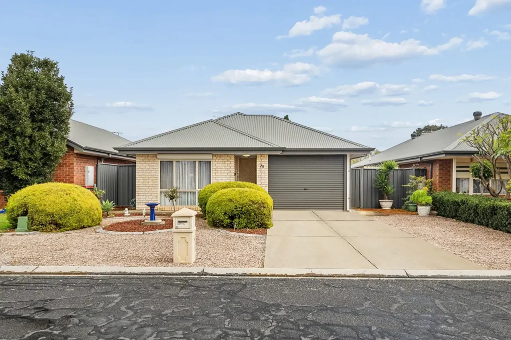 Smithfield 3房  Extra Parking, Open Plan Living & Absolute Convenience!