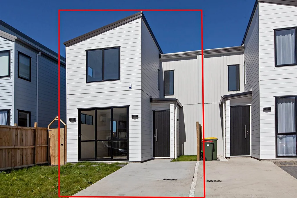 Modern And Near New House in Papakura
