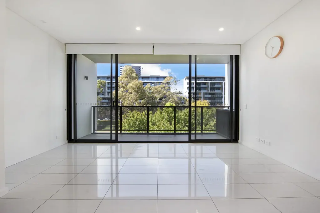 Sun bathed park view oasis within Platinum