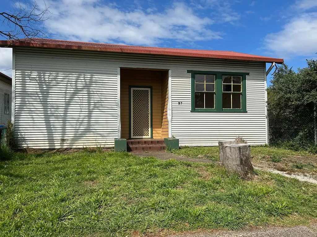 3 Bedroom Home Close to Town