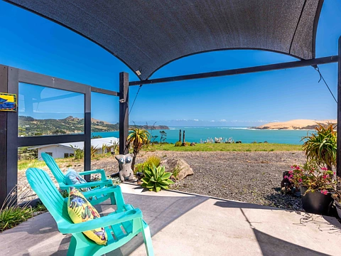 Omapere 2房  STUNNING HERITAGE BARN WITH PANORAMIC WATER VIEWS
