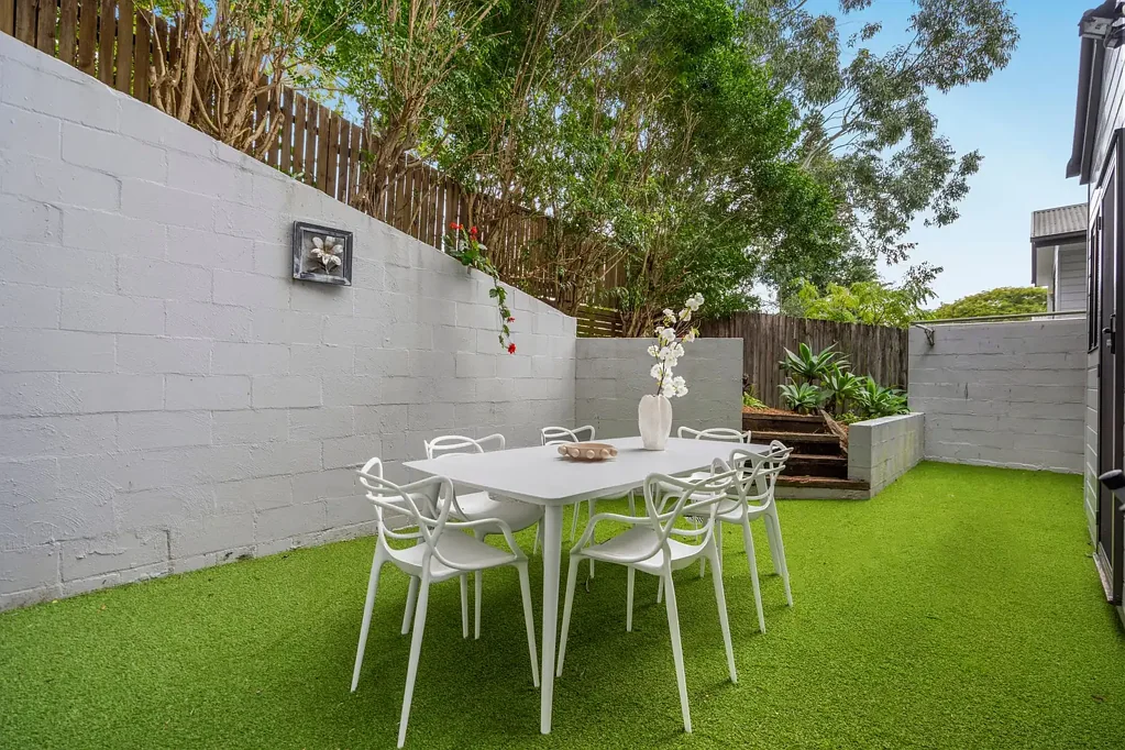 Indooroopilly 3 Bedroom Private, updated townhouse in boutique complex