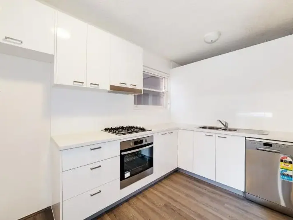 One Bedroom Unit with Parking in the Heart of Hillsdale