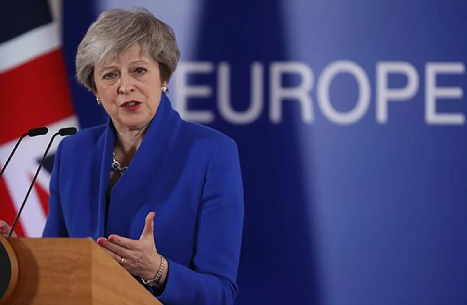 英国首相否认推迟脱欧可能 但支持脱欧协议声音增加 英镑创新高