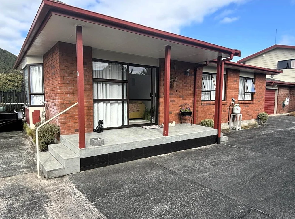 2 Bedroom unit in Kensington
