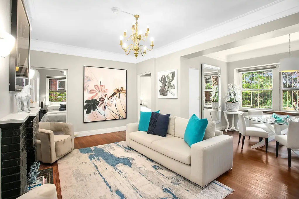 Charming 'Winchester' apartment in a prime location.