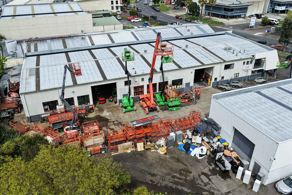 East Tamaki Standalone road front warehouse with secure yard