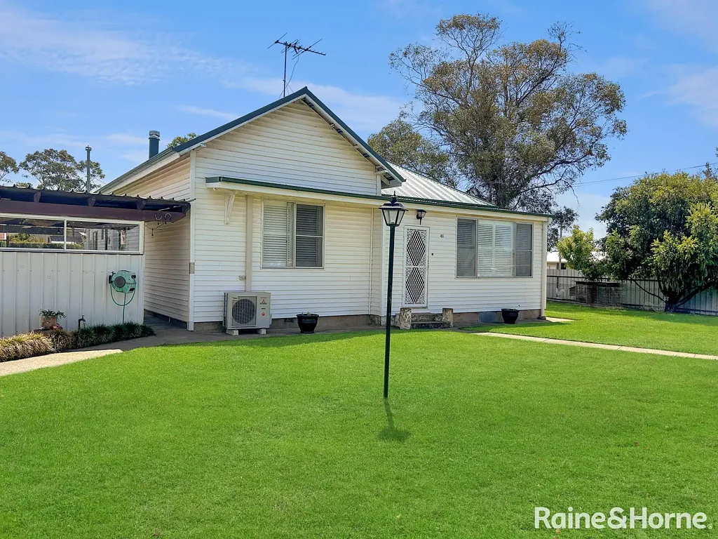 41 Binalong Street, Young, NSW 2594