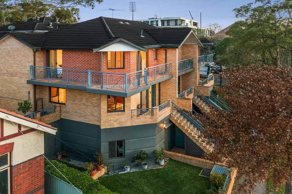 Drummoyne 3部屋 Oversized townhouse in a desirable lifestyle pocket