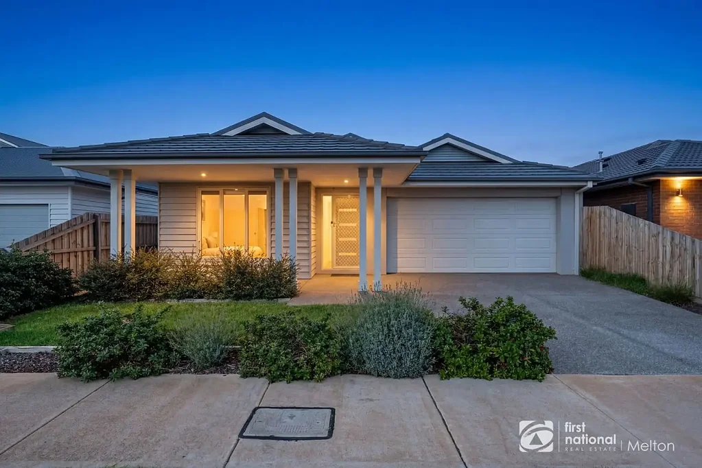 12 RHEOLA STREET, Eynesbury, VIC 3338
