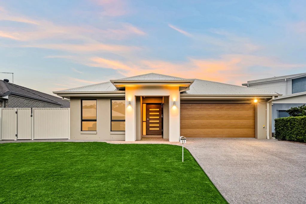 Pallara 4 Slaapkamer PRESTIGE FAMILY HOME WITH POOL- WALK TO PARK AND MAJOR SHOPS AND RESTAURANTS