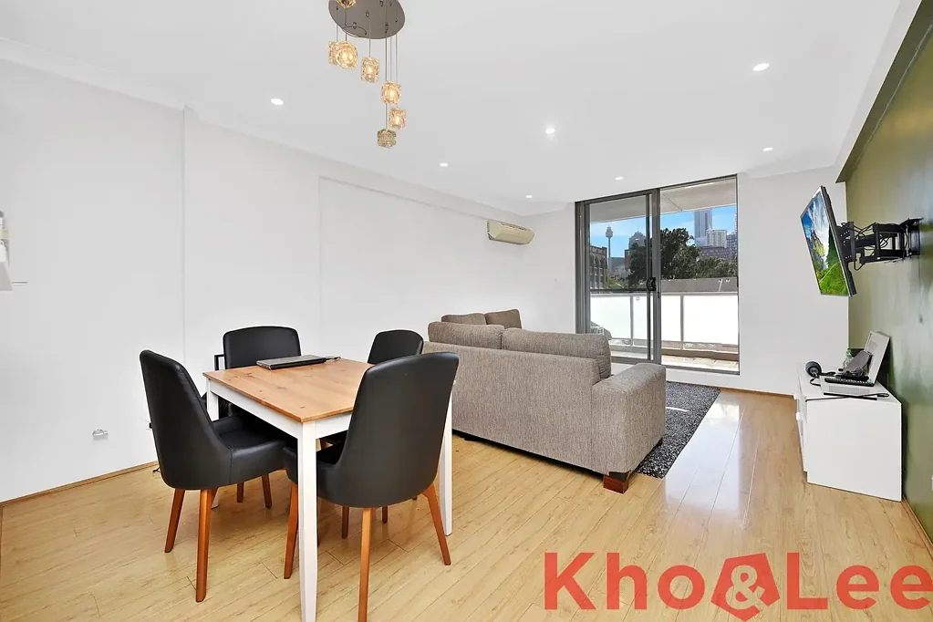 Contemporary two-bedroom apartment in a prized city-fringe location!