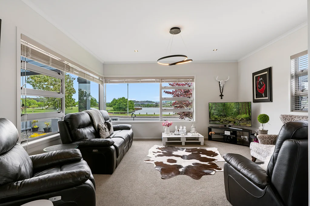 Pyes Pa 3 Bedroom Love Living Lakeside