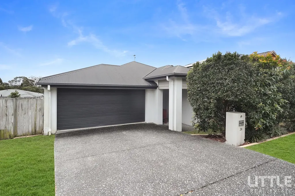 Pimpama 4 Bedroom Stylish Living in the Heart of Pimpama