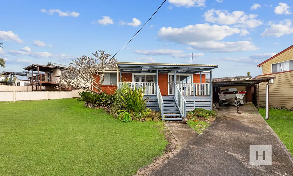 Mannering Park 2ਬੈੱਡਰੂਮ Rare Opportunity - Two Separate Lots On One Title With Water Views
