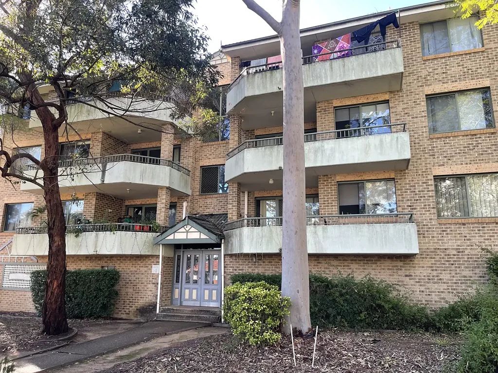 Two Bedroom Unit With Unbeatable Convenience