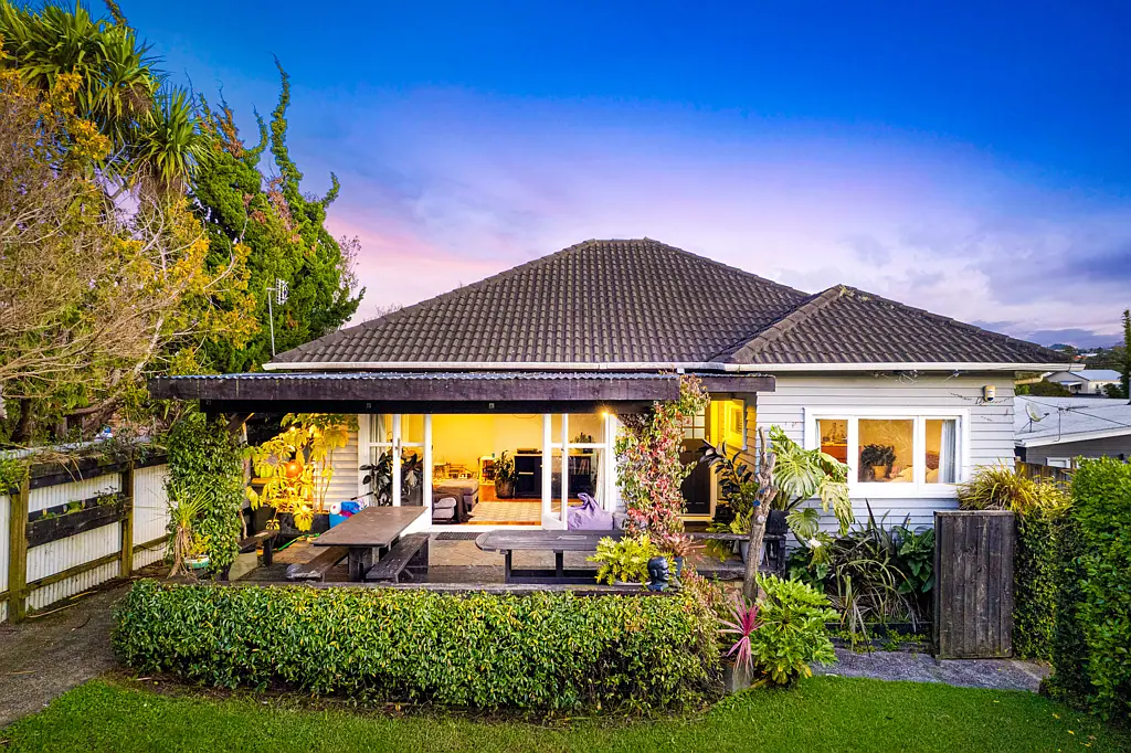 334 West Coast Road, Glen Eden, Waitakere City, Auckland