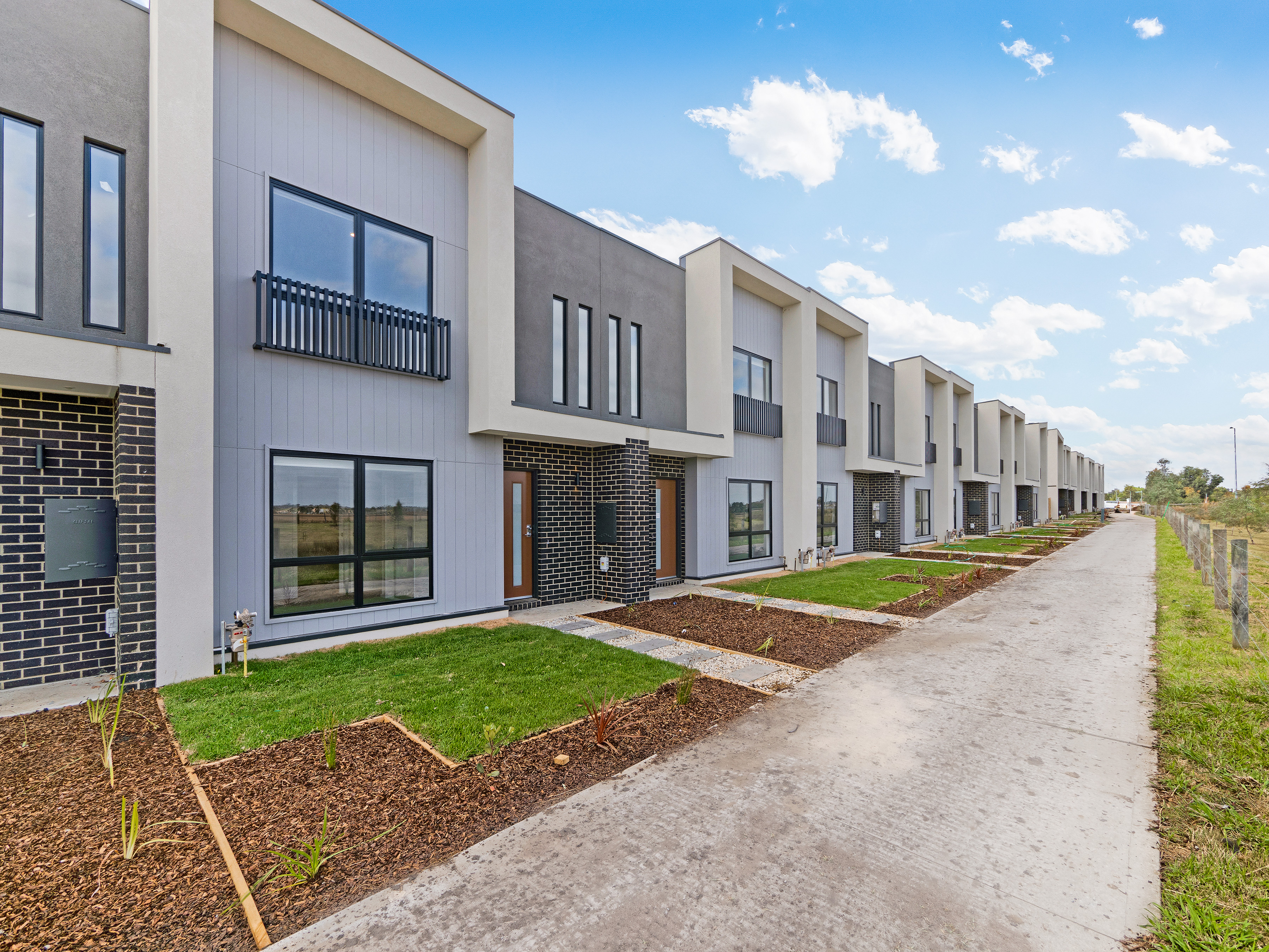 18 MAIDENHAIR WALK, CRANBOURNE WEST VIC 3977, 0 ห้องนอน, 0 ห้องน้ำ, Townhouse