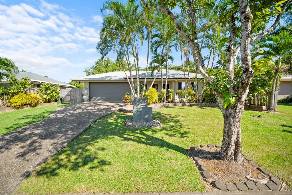 White Rock 4कमरा Relaxed Family Living - Quiet Close, Pool, and Everyday Comfort
