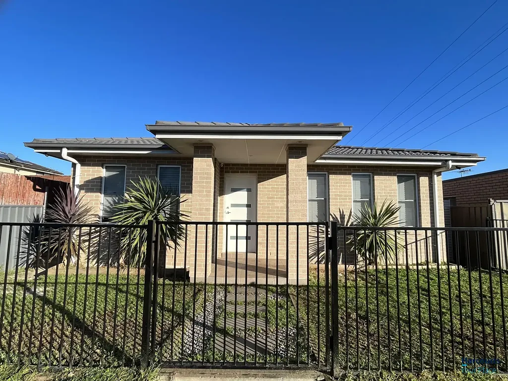 Fully Fenced Granny Flat In A Great Location!