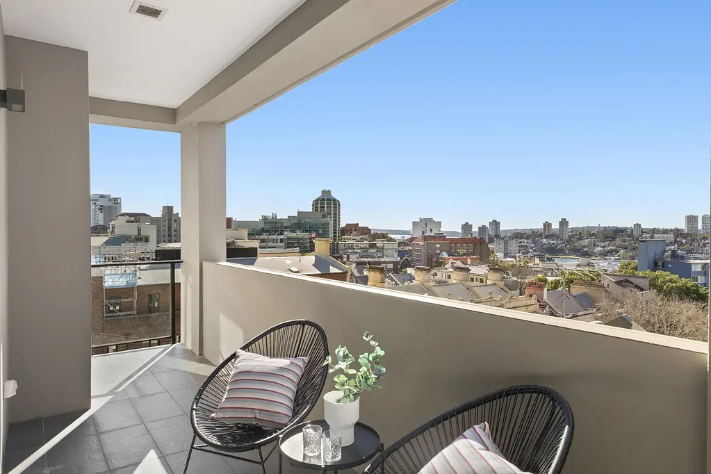 Potts Point 2ਬੈੱਡਰੂਮ Elevated North-East Corner Apartment with Water Outlooks in 'Hampton'